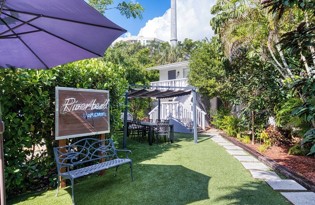 Ground Floor 1-Bedroom Apt by the River Near Las Olas w/Sofa Bed & Full Kitchen
