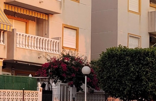 Ground floor apartment with terrace and pool 900 meters from the beach
