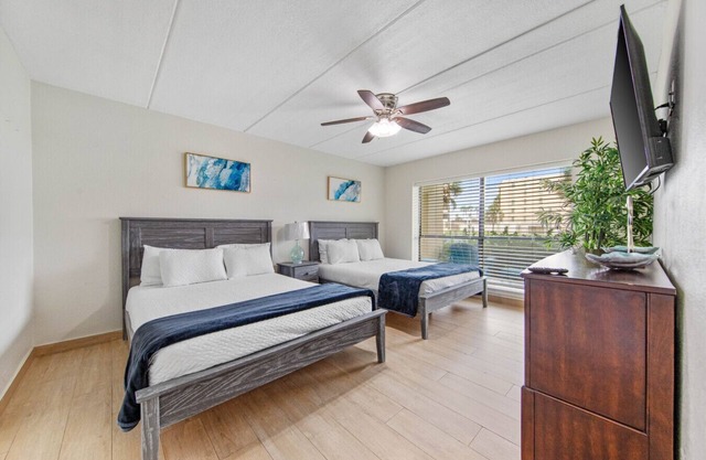 Ground Floor Beachfront 2 Steps From Amenities IV