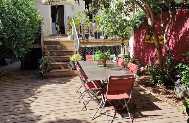 Ground floor with garden in the heart of Marseille
