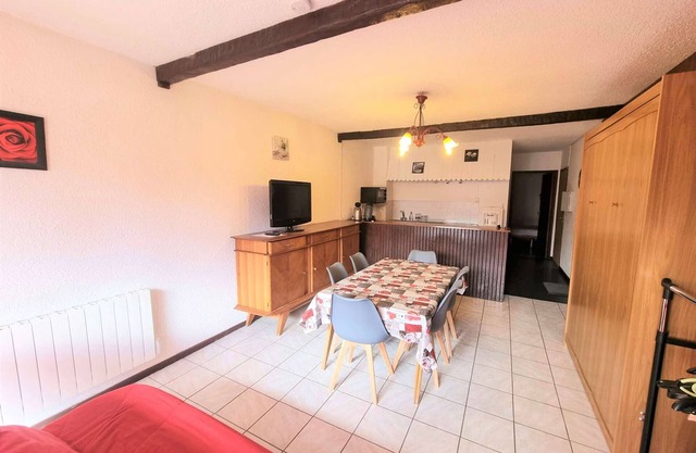 Ground Floor Apartment for 6 - Balcony - Pets Welcome - Saint-Michel-de-Chaillol