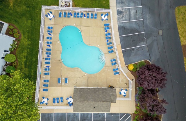 Ground Level 2BR Condo w/Tennis/Pool/Parking