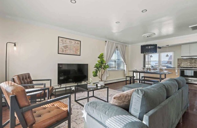 Group Chic , 25 Mins ->NYC , Free Parking , W/D