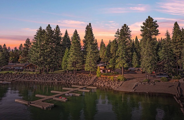 Group-Friendly Lake Almanor Combo: Sleeps 22