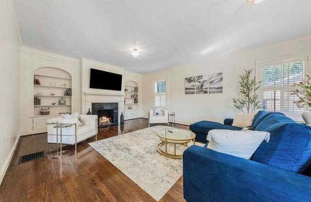 Group Getaway in a Grand Historic Home | Sleeps 10 | 15 minutes to Fort Benning