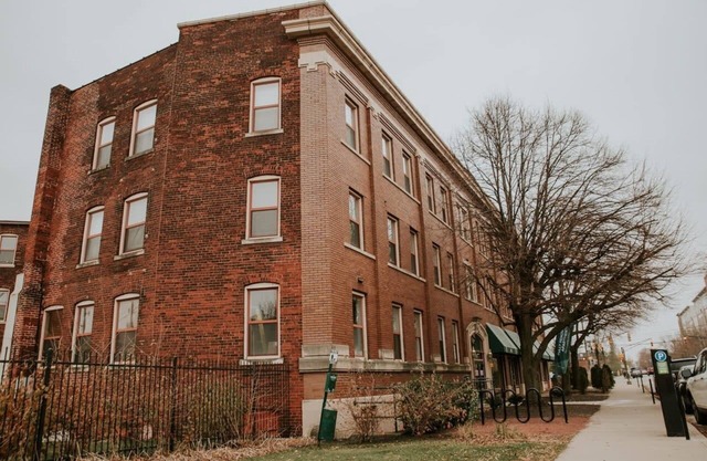 Group Retreat – 3 Apts w/Kitchens