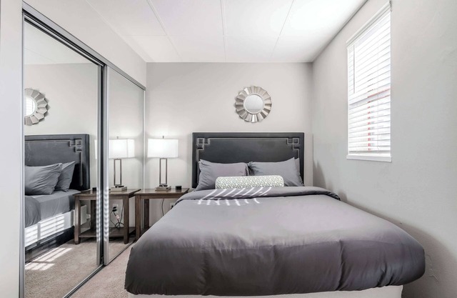 Group Stay - 7 Apts Near Lucas Oil Stadium