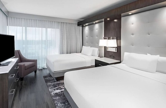 Groups Can Stay In Comfort In A Deluxe Room!