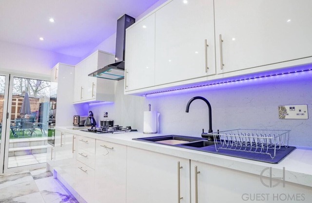 Guest Homes | Broadland House