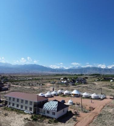 Guest house and Yurt camp "Ailuu"