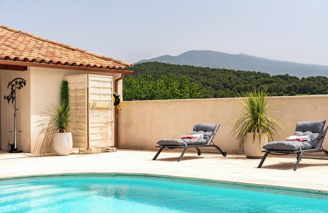 Guest House 'Chambre De La Reine' with Mountain View, Wi-Fi and Air Conditioning