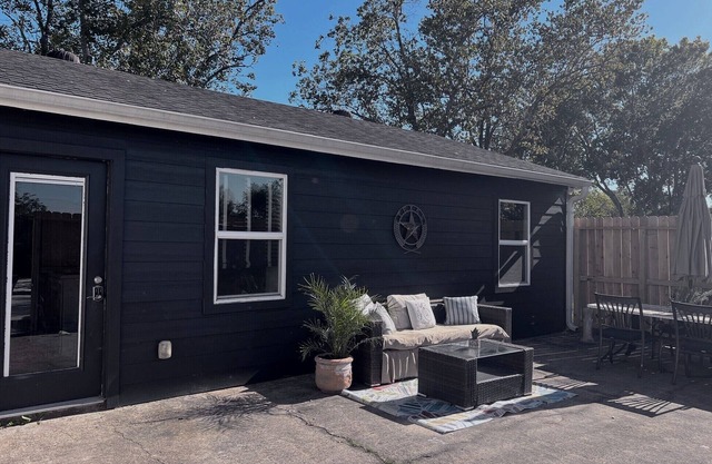 Guest House in Manvel with privacy