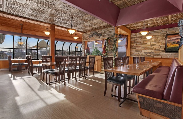 Guest House Inn & Suites