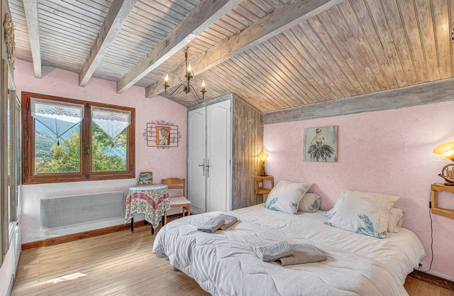 Guest Rooms 'Chambres D'hote Mélodie' with Mountain View, Shared Terrace and Wi-Fi