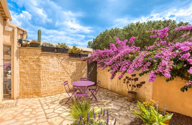 Guest Rooms 'La Palmeraie' with Sea View, Wi-Fi and Air Conditioning