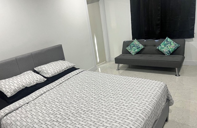 Guest Studio in Surrey/Langley