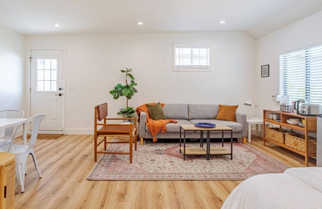 Guest Studio Universal up to 4