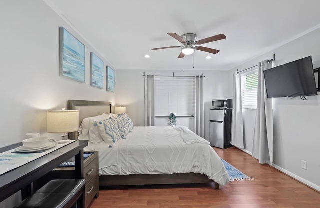 GUEST SUITE PARADISO (DIGSIFY) | PRIVATE ENTRANCE | KING BED | SELF CHECK-IN | FREE PARKING | PGA