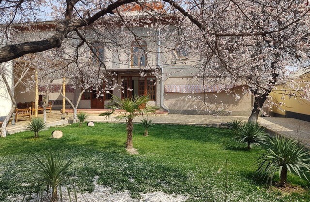 Guesthouse Ikathouse
