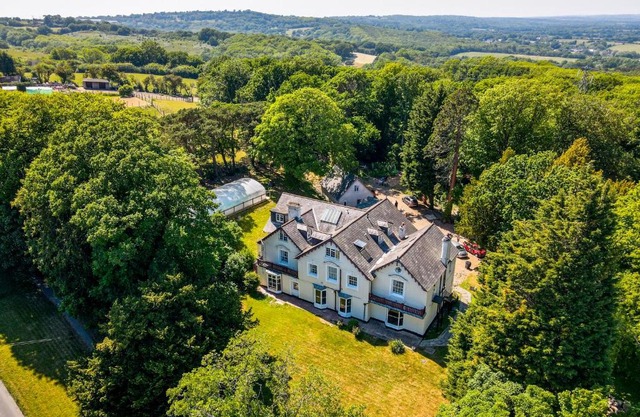 Guestling Hall Hotel