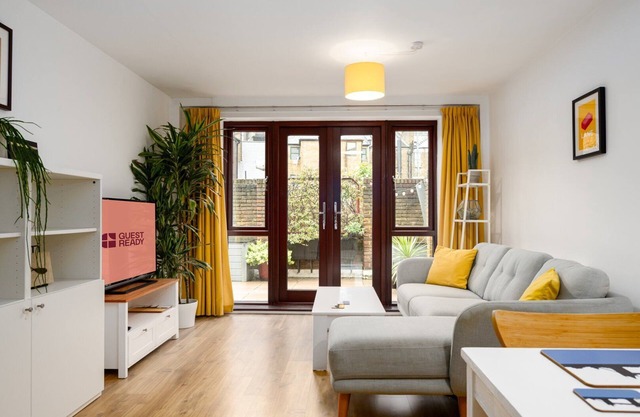 GuestReady - Contemporary living in London