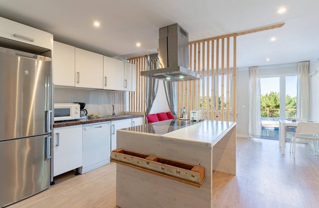 GuestReady - Poolside Paradise in the Suburbs 2