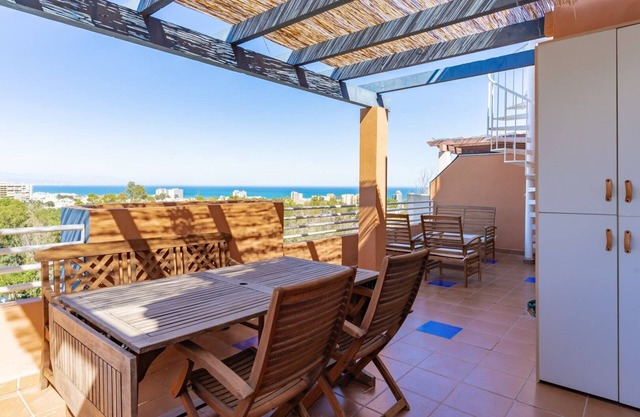 GuestReady - Poolside Paradise in the suburbs