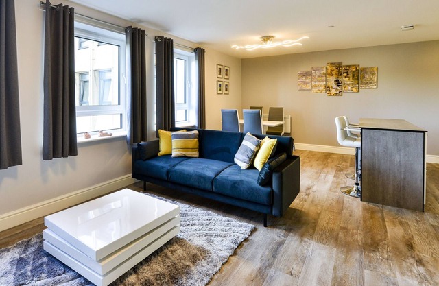GuestReady - Stylish & Welcoming Apartment in Chesser, Edinburgh!