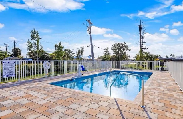 Gulf Access with Boat Slip, Heated Saltwater Pool, Dog-Friendly - Bacino Vista #203 - Roelens