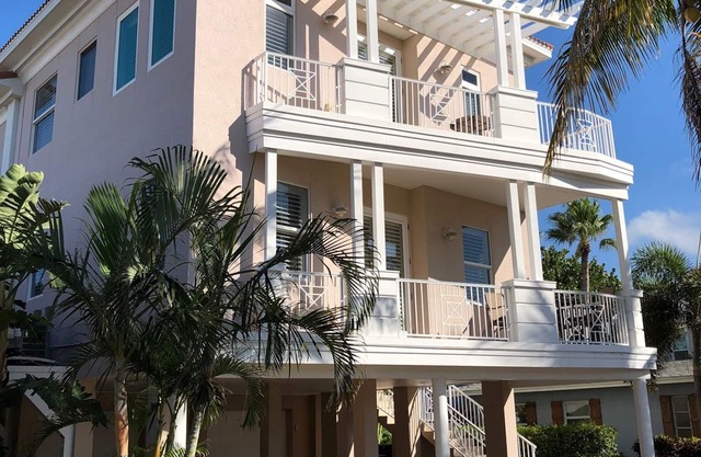 Gulf & Bay Views - Across From Beach - Walk to Bridge Street Restaurants & Shops