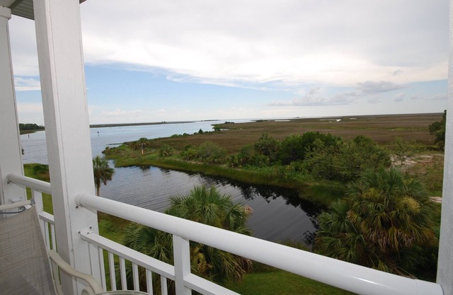 Gulf Breeze Condo #207- Private Boat Ramp and Boat Slip
