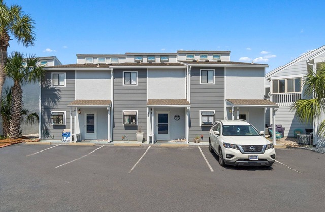 Gulf Coast 2BR Townhome w/Pool & Steps to Beach