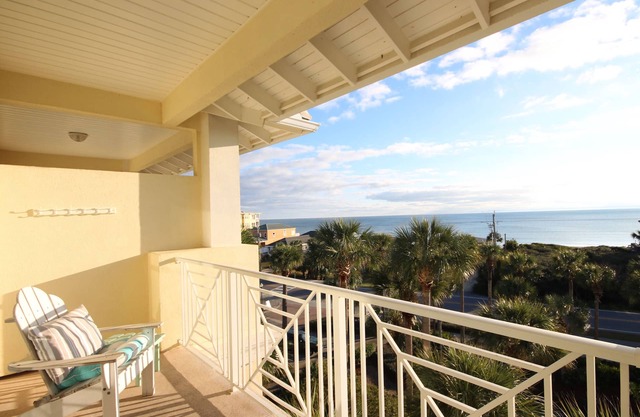 Gulf Place Cabana's "Porch Time" | 1.5 BR| Sleeps 4 | Close to Beach | Bikes!