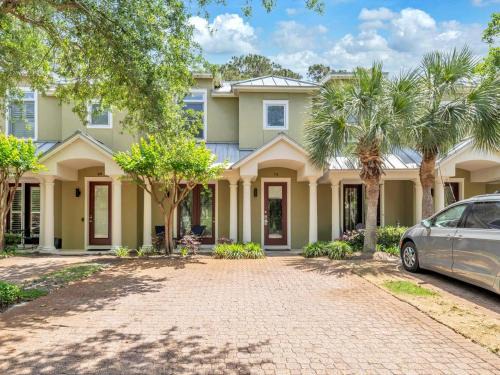 Gulf Place Courtyard 73