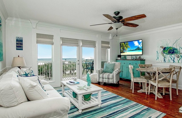 Gulf Place Premier Top Floor Unit, beautifully maintained , Upscale Furnishings