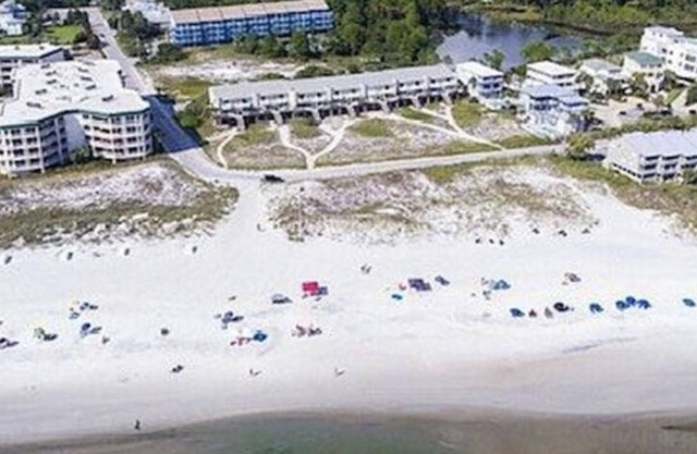 Gulf Views, Short Walk To Beach, Massive Balcony, 2 Bedroom Condo