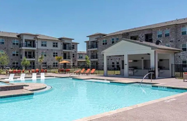 Gulfside Getaway near Galveston w/Pool, Gym & Parking
