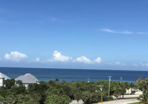 Gulfview Beach Condo with Pool