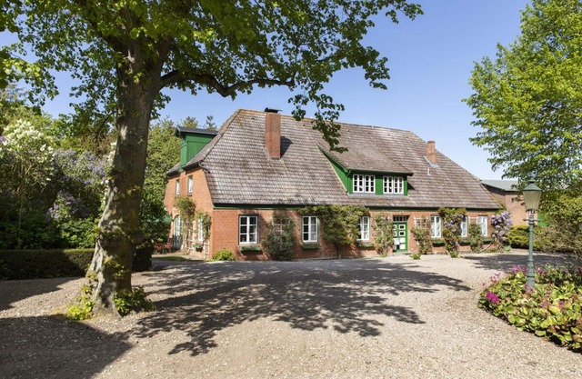 Gut Einhaus on the Baltic Sea - Spacious house with tennis court, pool, garden and proximity to the Baltic Sea