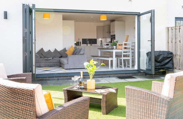 Gwel y Mynydd : Modern 3‑Bed Home with Enclosed Garden in Llanfaelog | Managed by Anglesey Holiday L