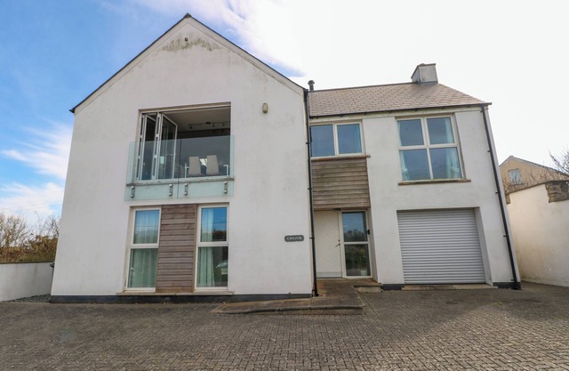 GWELFOR, MARLOES, pet friendly, with open fire in Marloes