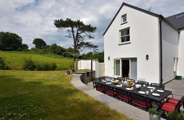 GWELFOR, NEWPORT, family friendly in Newport, Pembrokeshire