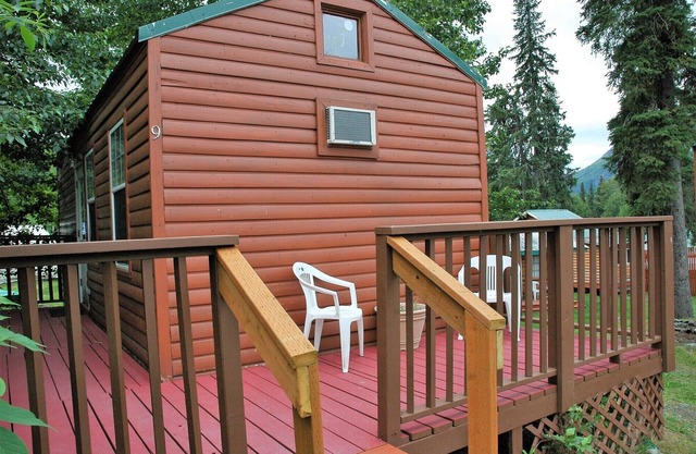 Gwin's Lodge Cedar Chalet #9