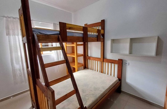 House 300 meters from Balneário Coroados Beach