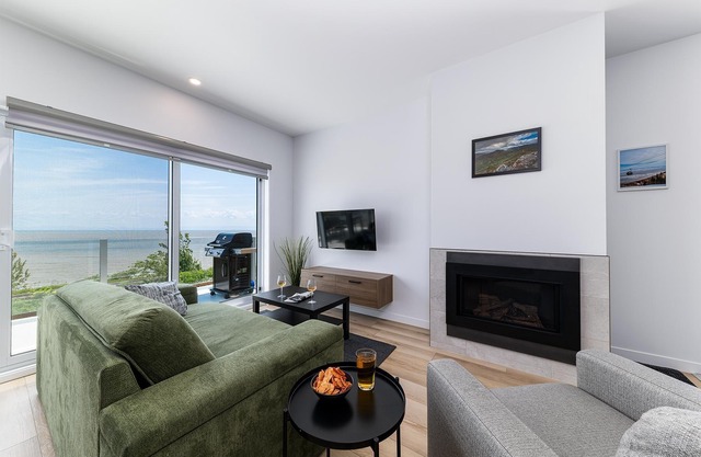 Havre du Loup: Riverside Retreat and Scenic Views
