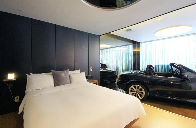 H Drive Hotel