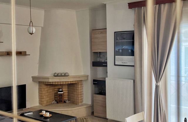 H&H Urban Livingn1 bedroom apartment w/private parking, fireplace, balcony