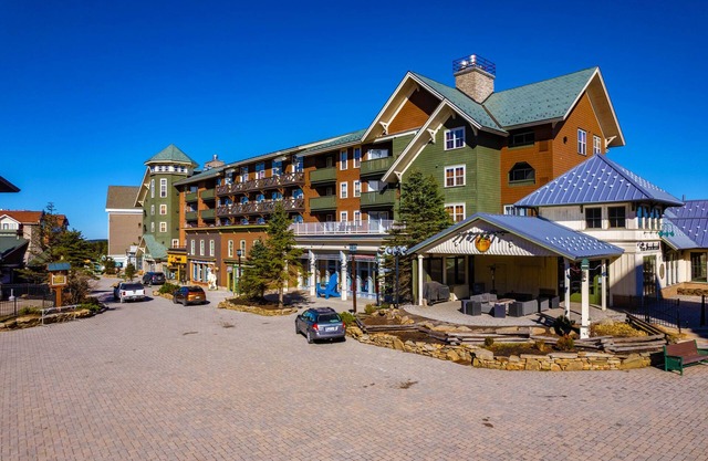 H207| Ski-in/Ski-out Condo | Hot Tub| Sleeps 4
