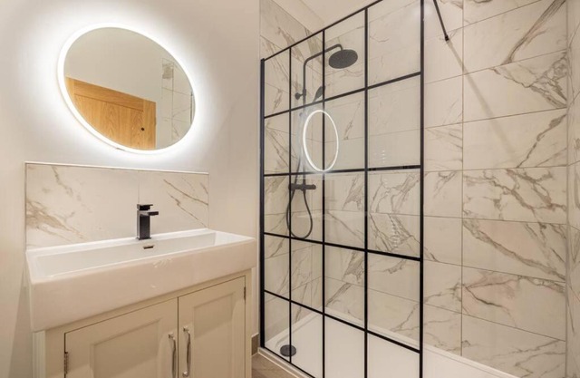 H4-Free Parking-4BR-3BA-Sleeps8