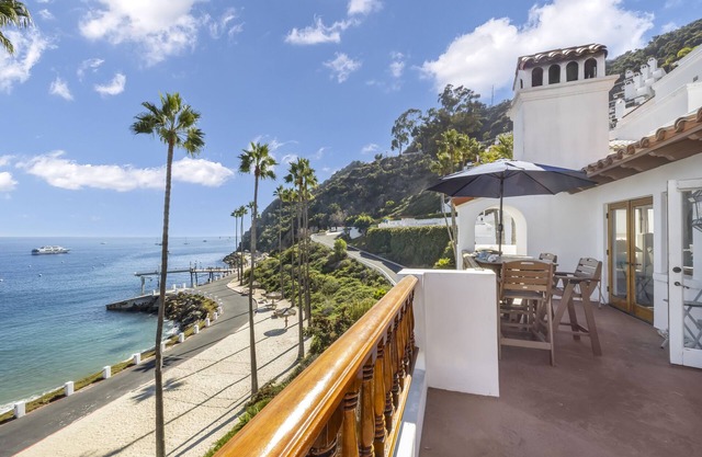 H887: End Villa, Grandiose Ocean Views, 6 Seat Golf Cart, Close to Pool, WIFI